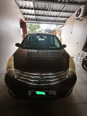 Jual bekas grand livina ultimate 1.5 2012 warna merah maron,lokasi di  