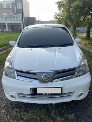 Jual bekas Grand Livina XV MT 2011,lokasi di  