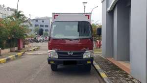 Hino Dutro 110SD 110 SD Long Box Alumunium 4 Roda Diesel MT Merah 2015 lokasi di  , tersedia melalui melalui situs Olx