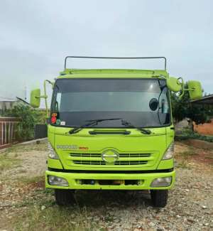 Jual bekas Hino Lohan Engkel FG 235 JP Bak Besi,lokasi di  