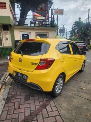 Jual bekas Honda Brio E at th metik tahun2021 kuning nopol ganjil,lokasi di Jakarta Timur