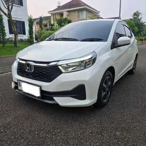 Jual bekas Honda Brio E Cvt matic at th 2025 putih,lokasi di Tangerang Selatan Kota
