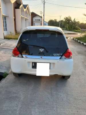 Honda brio putih matic lokasi di  , tersedia melalui melalui situs Olx