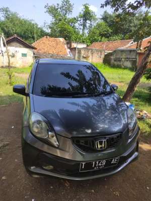 HONDA BRIO SATYA lokasi di  , tersedia melalui melalui situs Olx