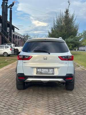 Honda BRV putih 2022 lokasi di  , tersedia melalui melalui situs Olx