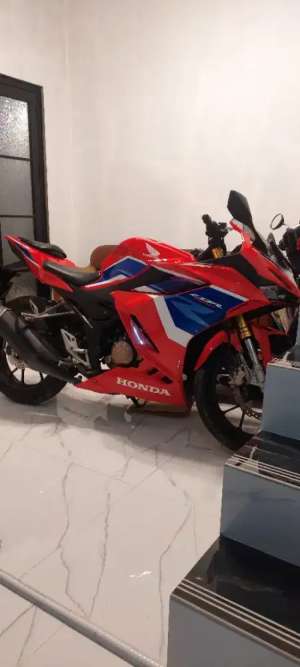 Honda cbr 150 plag g km 9 ribu ory lokasi di  , tersedia melalui melalui situs Olx