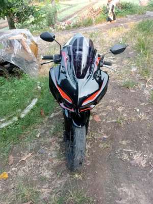 Honda CBR 150R2015 lokasi di  , tersedia melalui melalui situs Olx
