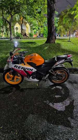 Honda Cbr1502014 lokasi di  , tersedia melalui melalui situs Olx