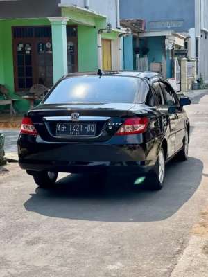 Honda city 1,5 mt 2005 lokasi di  , tersedia melalui melalui situs Olx