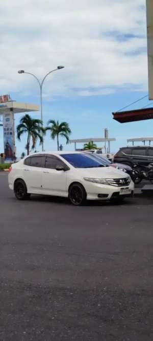 Honda City E Matic thn 2012 Putih lokasi di  , tersedia melalui melalui situs Olx
