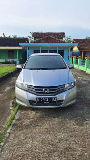 Honda city RS 2010 lokasi di  , tersedia melalui melalui situs Olx