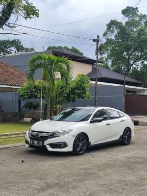 Jual bekas Honda Civic Turbo ES Sedan 2017 putih bandung,lokasi di  