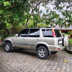 Honda CR-V 4x4 mt 2001 lokasi di  , tersedia melalui melalui situs Olx
