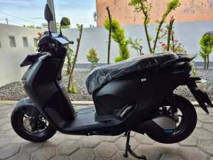 Jual bekas Honda Cuv E Roadsync, Th 2025 , Hitam,lokasi di Madiun Kota