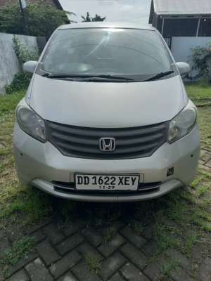 Honda Freed 2009 lokasi di  , tersedia melalui melalui situs Olx