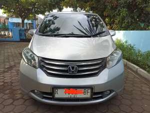 Honda freed 2011 tipe PSDtertinggi lokasi di  , tersedia melalui melalui situs Olx