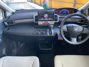 Honda Freed 2013Bensin lokasi di  , tersedia melalui melalui situs Olx