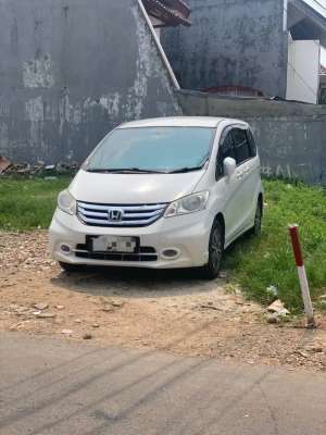 Honda Freed2014 lokasi di  , tersedia melalui melalui situs Olx