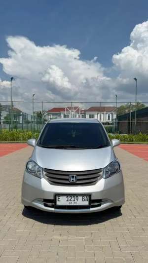 Honda Freed SD 2009 , tersedia melalui melalui situs Olx