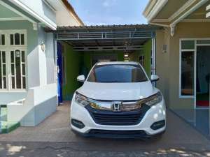 Honda HR-V Warna Putih Tahun 202 lokasi di  , tersedia melalui melalui situs Olx