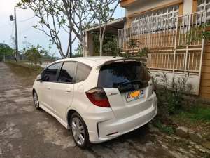 Honda Jazz 2011 lokasi di  , tersedia melalui melalui situs Olx