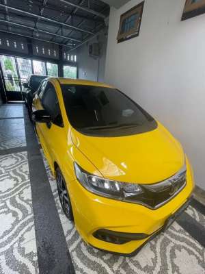 HONDA JAZZ 2019 RS KUNING 2019 lokasi di  , tersedia melalui melalui situs Olx