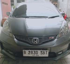 Jual bekas Honda jazz RS THN 2013 matic-kondisi terawat,lokasi di  