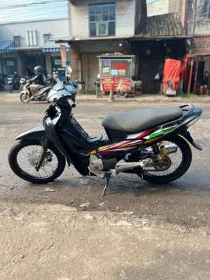 Honda Kharisma 125 D lokasi di  , tersedia melalui melalui situs Olx