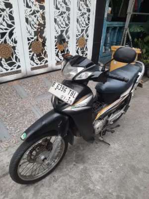 Jual bekas Honda Kharisma X 125 D 2004 ss lengkap mesin bagus steter.hidup,B DKI,lokasi di Bekasi Kota