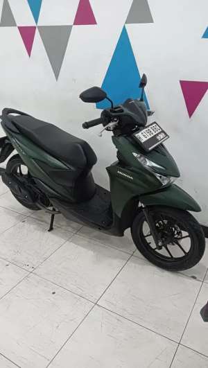 Jual bekas Honda New Beat Deluxe Keyles 2025 Hijau Army,lokasi di  