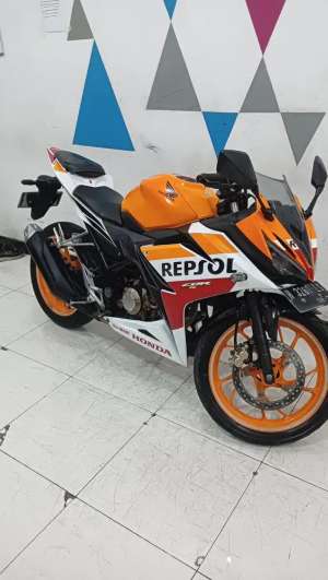 Jual bekas Honda New CBR 150R Repsol Facelift 2016 Istimewa,lokasi di  