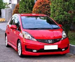 Jual bekas Honda New Jazz RS Matic Merah Metalik 2013,lokasi di Surabaya Kota