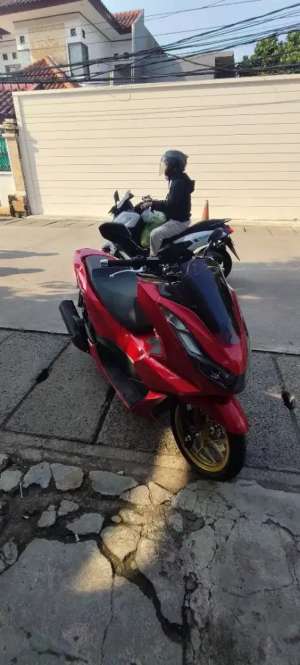 Honda pcx 2023mewah , tersedia melalui melalui situs Olx