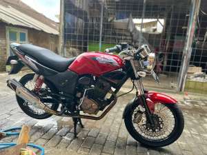 Honda tiger 2000 lokasi di  , tersedia melalui melalui situs Olx