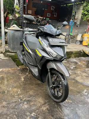 Jual bekas HONDA VARIO 125 LED OLD ISS 2017 PAJAK HIDUP,lokasi di  