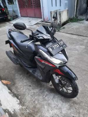 Jual bekas Honda Vario LED 125 2015 ss lengkap mesin bagus plat Bekasi kabupaten,lokasi di Bekasi Kota