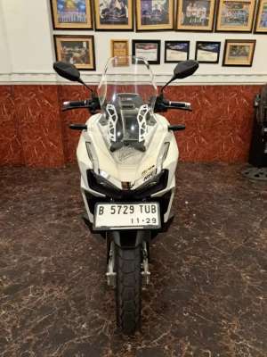 Jual bekas HUB CE KOM DP PROMO ADV 160 ABS 2024 MOTOR GRES KAYA BARU KM RENDAH,lokasi di  
