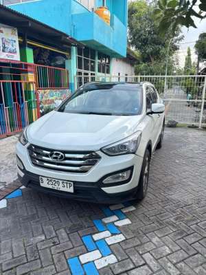 Hyundai Santa Fe 2014 Diesel lokasi di  , tersedia melalui melalui situs Olx