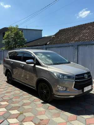 Jual bekas INNOVA VENTURER 2.4 AUTOMATIC,lokasi di  