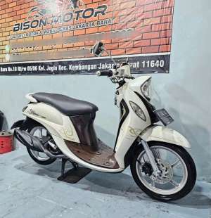 Jual bekas Istimewa rawatan YAMAHA NEW FINO 125 FI 2016 pajak panjang mio,lokasi di  