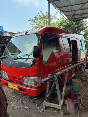 isuzu elf nhr 55 lokasi di  , tersedia melalui melalui situs Olx