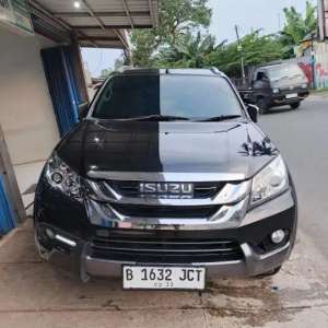 Jual bekas isuzu mux 2016 matic full orisinil,lokasi di Tangerang Selatan Kota