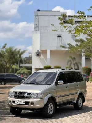 Jual bekas Isuzu Panther Grand Touring 2.5 Manual Turbo Diesel 2010,lokasi di  