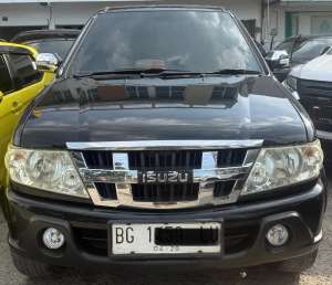 Isuzu Panther Touring MT 20092010 lokasi di  , tersedia melalui melalui situs Olx