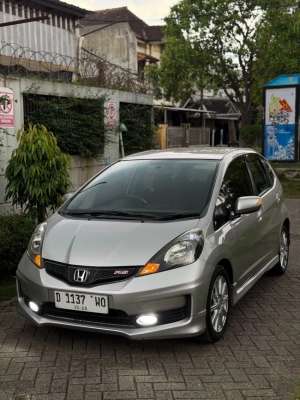 Jual bekas Jazz GE8 RS MMC AT 2013 Surat fullset pajak isi mobil mulus rawatan,lokasi di Bandung Kota