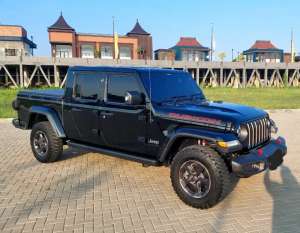 JEEP RUBICON GLADIATOR 2021 lokasi di  , tersedia melalui melalui situs Olx