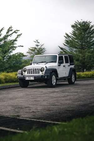 Jeep Rubicon Wrangler Sport 4x4 2013 Bensin lokasi di  , tersedia melalui melalui situs Olx