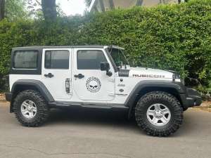 Jeep Wrangler 2012 lokasi di  , tersedia melalui melalui situs Olx