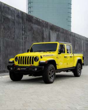 Jual bekas Jeep Wrangler Gladiator Rubicon 3.6 JL 2023 Yellow,lokasi di Jakarta Selatan