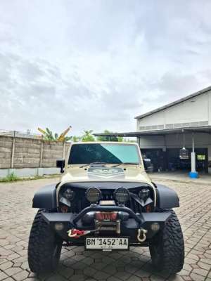 Jual bekas Jeep wrangler JK sport 2011 3.8 bensin matic. Km 77rb antik full modif,lokasi di Pekanbaru Kota